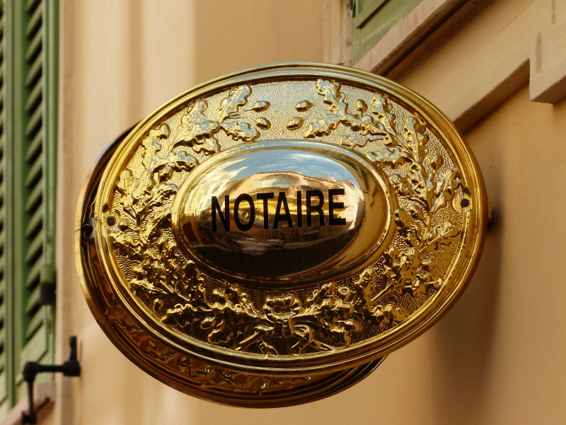 notaire-BARGEME-min_advertising-golden-metal-money-lighting-brass-1013060-pxhere.com